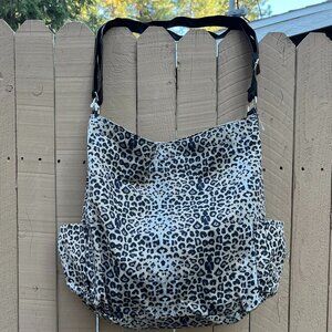 NWT Large Tote bag Animal Print With magnetic snap and 3 small pockets